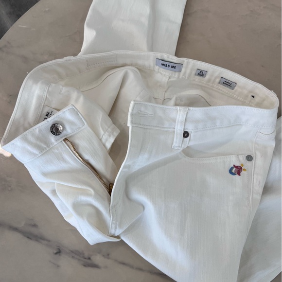 Miss Me White Embroidered Skinny Ankle Jeans. - Picture 7 of 16
